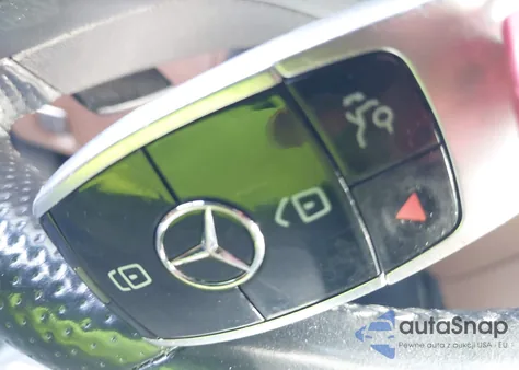 2018 Mercedes-Benz E 300 4Matic z USA, uszkodzony, nr VIN WDDZF4KB8JA436513